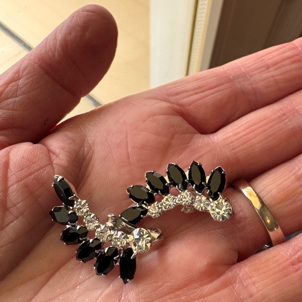 Vintage B David Black Rhinestone Clip Earrings Old Hollywood Glam - Picture 3 of 10